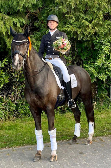 German Equestrian Badge in Gold